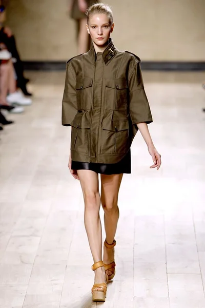 Look 11